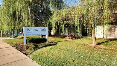 Building Photo - Willow Park Apartments