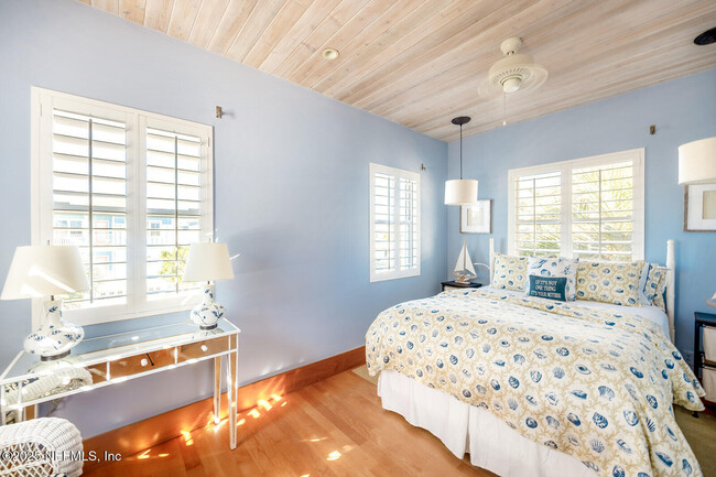 Building Photo - 1843 Ocean Dr S