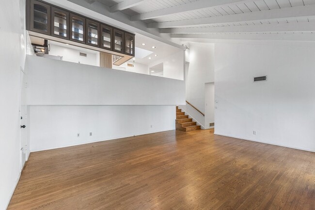 Building Photo - Beautiful 3-Bedroom, 2-Bathroom Home in a Peaceful Neighborhood