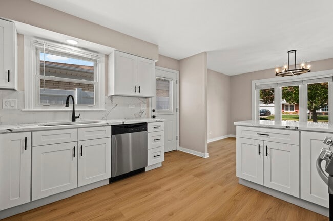 Building Photo - 1813 W Pheasant Trail