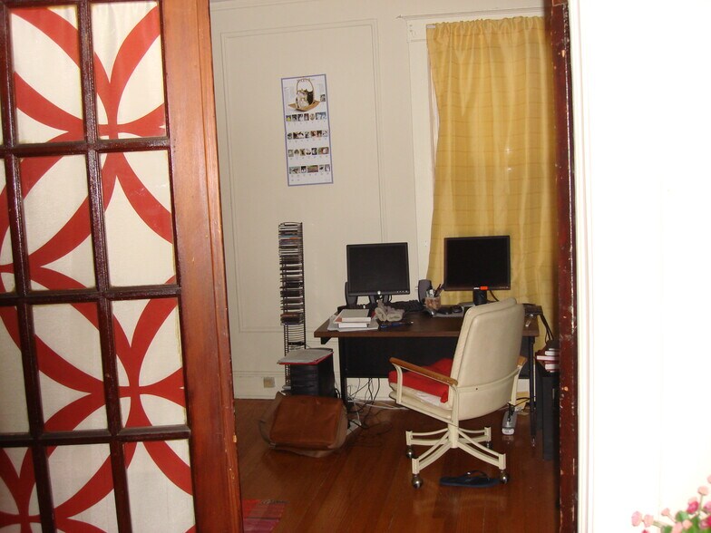 Building Photo - 218 Denison St