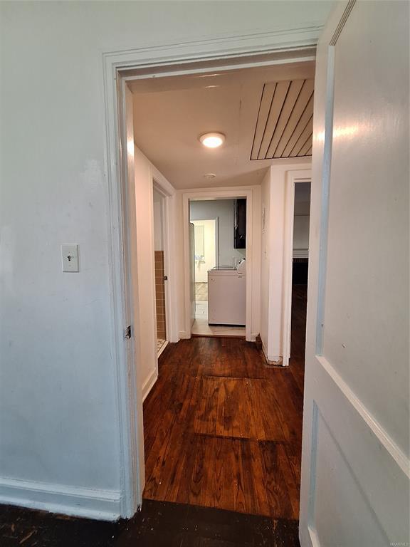 Building Photo - 2215 E 2nd St