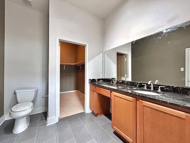 Building Photo - Warm & Cozy 3 Bed / 2 Bath Home with Fenced Yard and 2-Car Garage