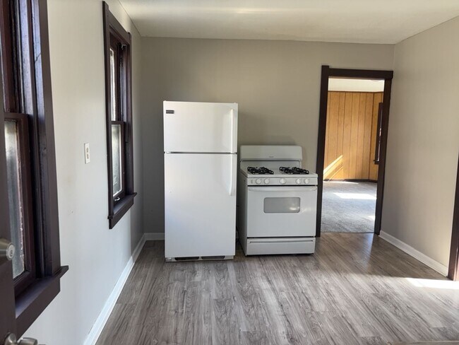 Building Photo - 3621 Sackett Ave