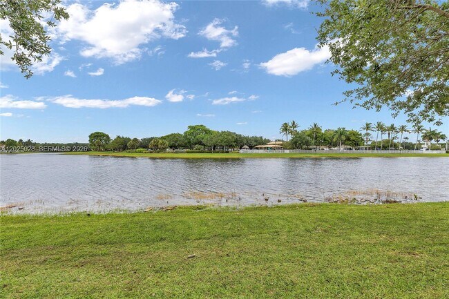 Building Photo - 950 Marina Dr
