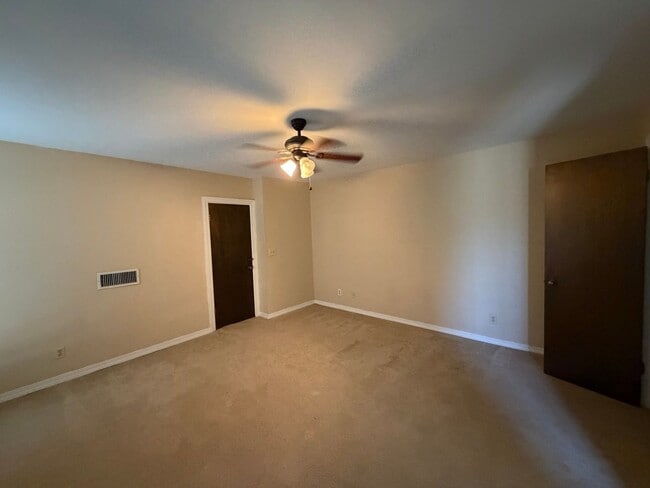 Building Photo - 3815 Creswell Ave