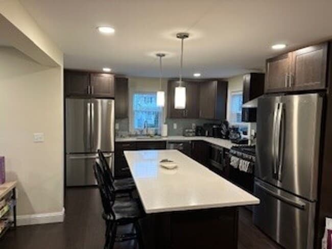 Building Photo - TUFTS 5 bed 5.5 bath - Available 6/1