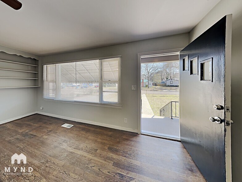 Building Photo - 924 Parkway Dr