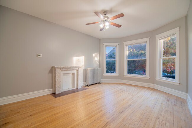 Building Photo - 1252 W Elmdale Ave