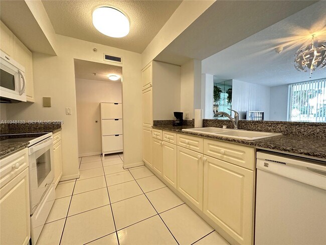 Building Photo - 17275 Collins Ave
