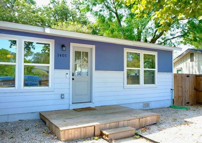 Building Photo - 1401 Marcus Pl