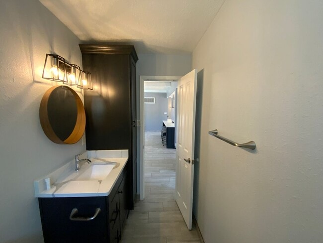 Building Photo - 3 Bedroom Single Story Home Available Near...