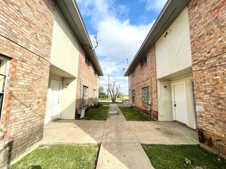 Building Photo - 712 E Sugarcane Dr