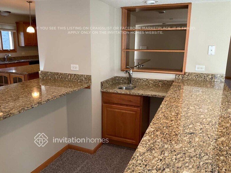 Building Photo - 1021 Amlin Terrace