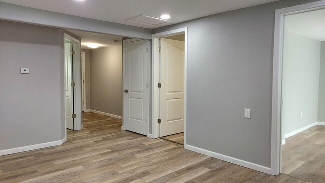 Building Photo - AVAILABLE 3/9/26  Very Nice 3BR/1BA Single Family Home on Quiet Street