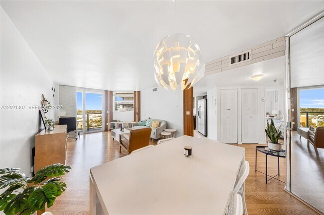 Building Photo - 5880 Collins Ave