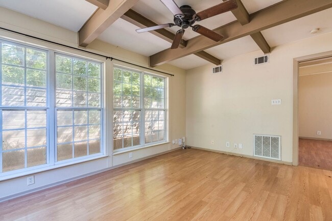 Building Photo - 1502 E 37th St