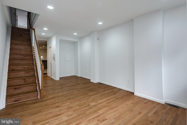 Building Photo - 1739 Annin St