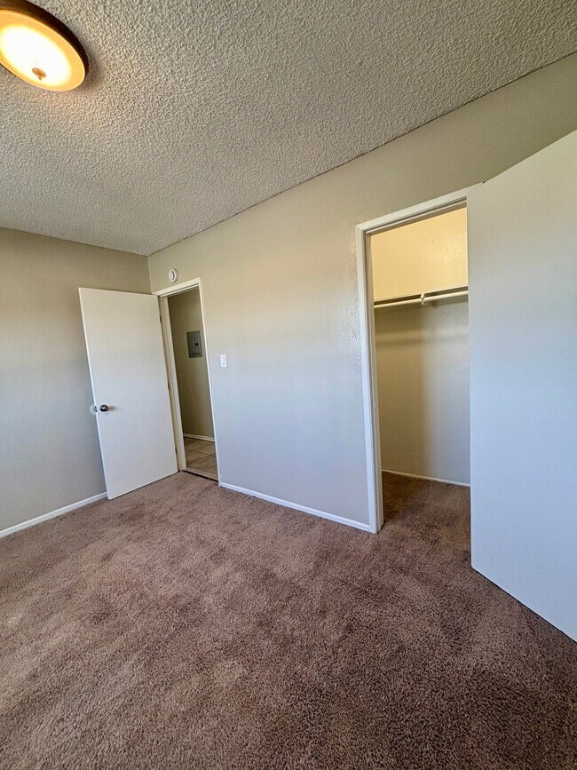 Building Photo - 530 N Anna Dr