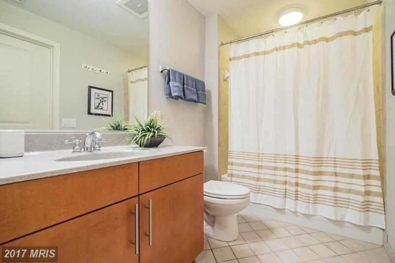 Building Photo - 1390 Kenyon St NW