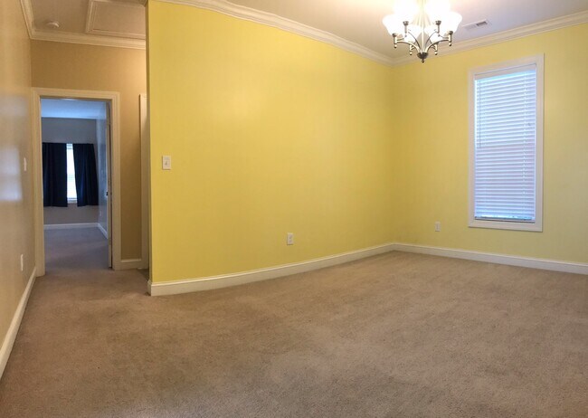 Building Photo - Rad in Raintree!