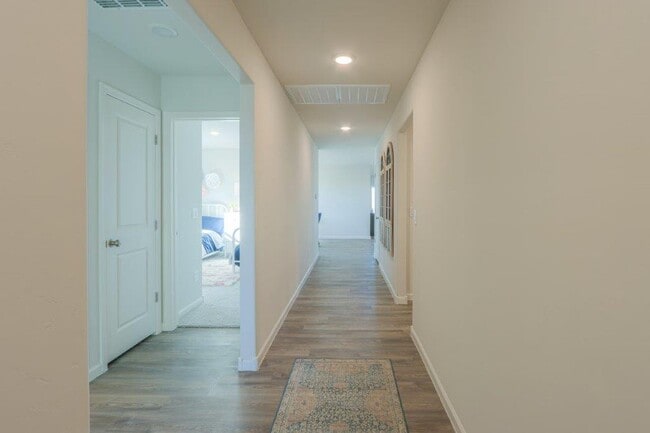 Building Photo - 2400 Tapatio Dr