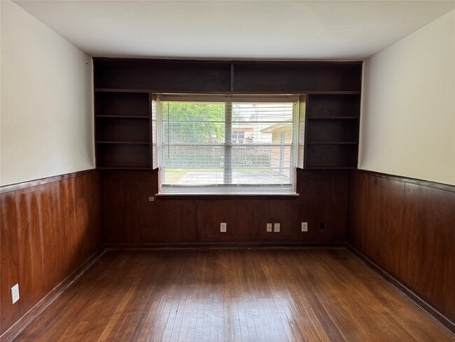 Building Photo - 4013 Newshire Dr