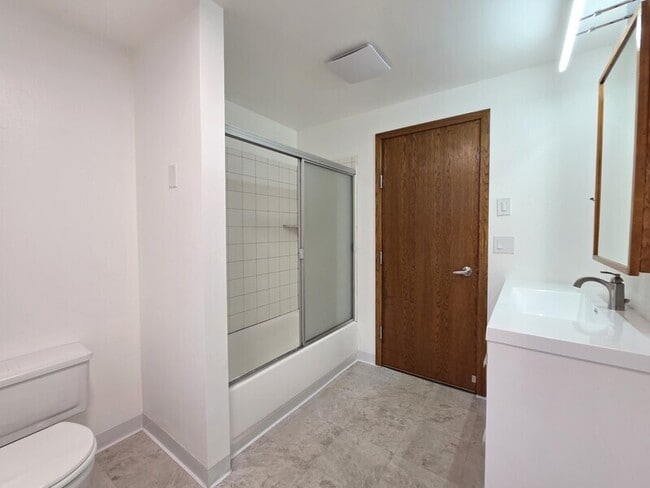 Building Photo - 8532 NE Russell St