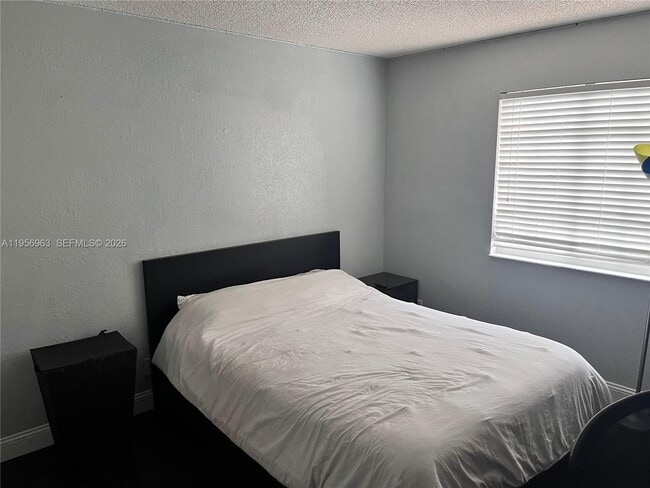 Building Photo - 4746 Lago Vista Dr