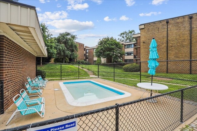 Building Photo - 9907 Blundon Dr