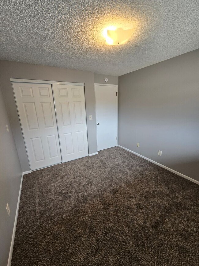 Building Photo - All Seasons Condo