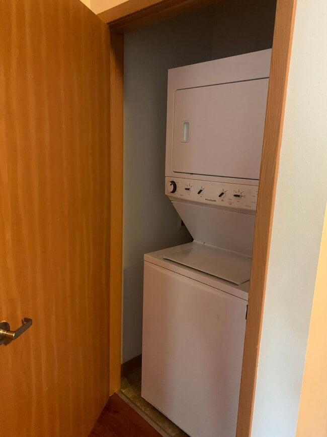 Building Photo - One bed, one bath upper with attached garage