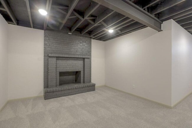 Building Photo - 6914 N Madison Ave