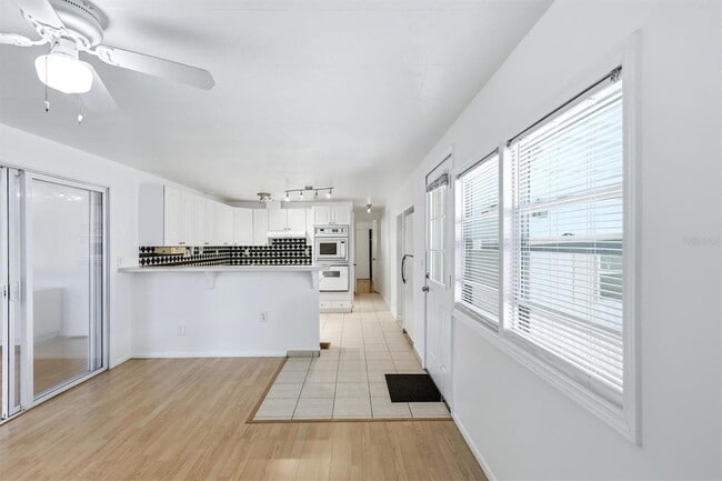 Building Photo - 5236 Kenwood Ave