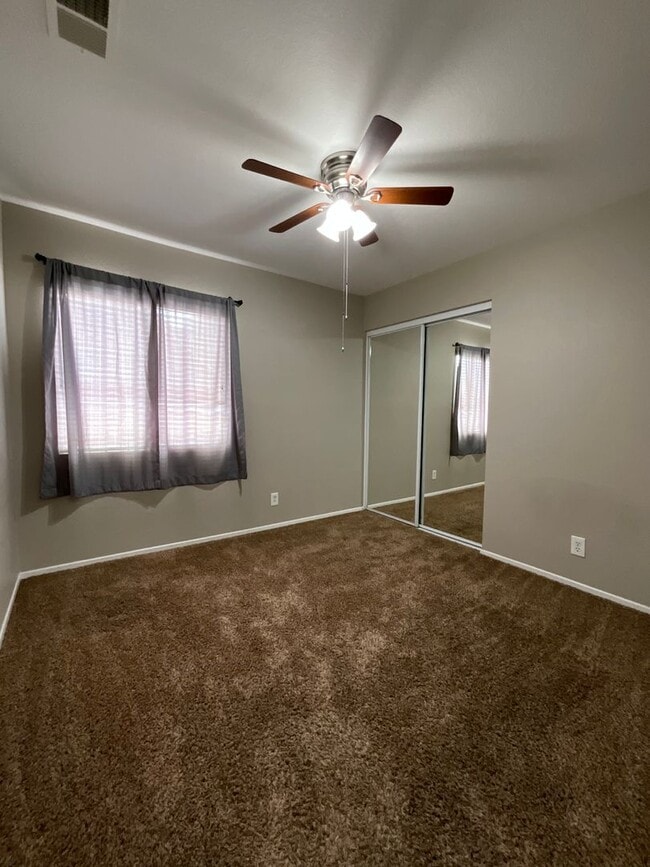 Building Photo - Single story Rosamond Home