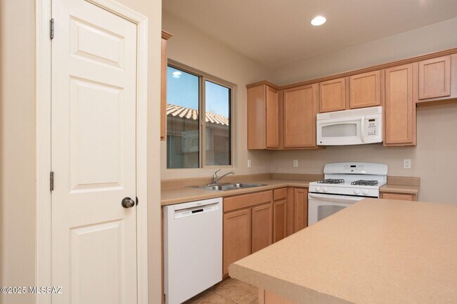 Building Photo - 12073 W Hailey Ln