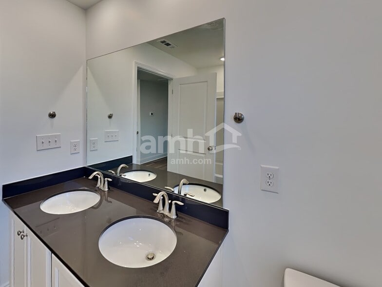 Building Photo - 231 Marin Dr