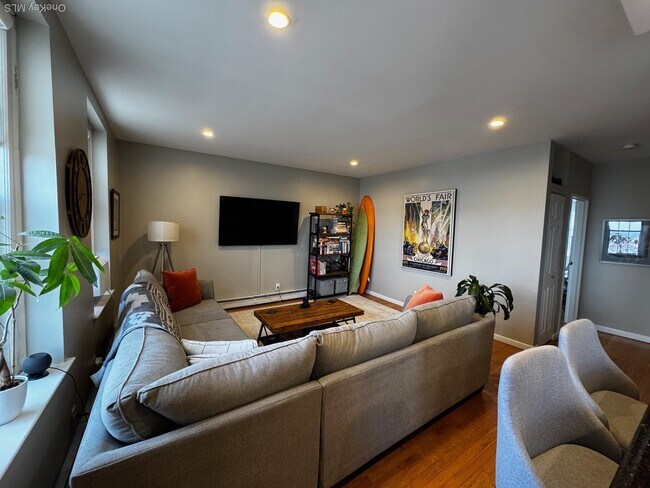 Building Photo - 310 Riverside Blvd