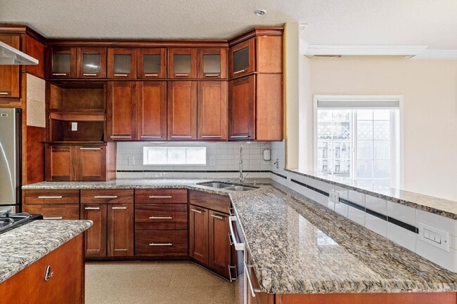 Building Photo - Unique 2-bdrm/2.5-bath duplex w/ A/C—Priva...