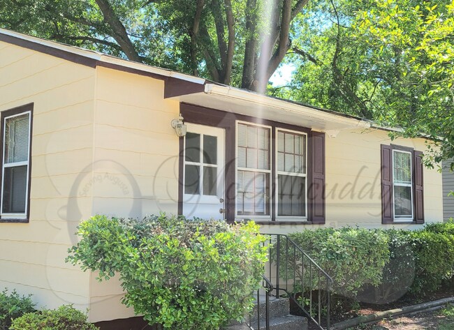 Building Photo - 1226 Holden Dr