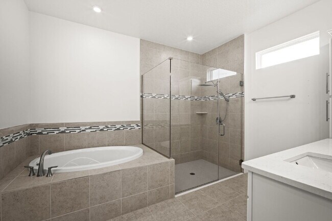 Building Photo - Gorgeous 4BR/3BA home in Island Forest Preserve