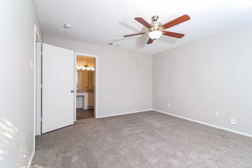 Building Photo - 1213 Misty Meadow Dr