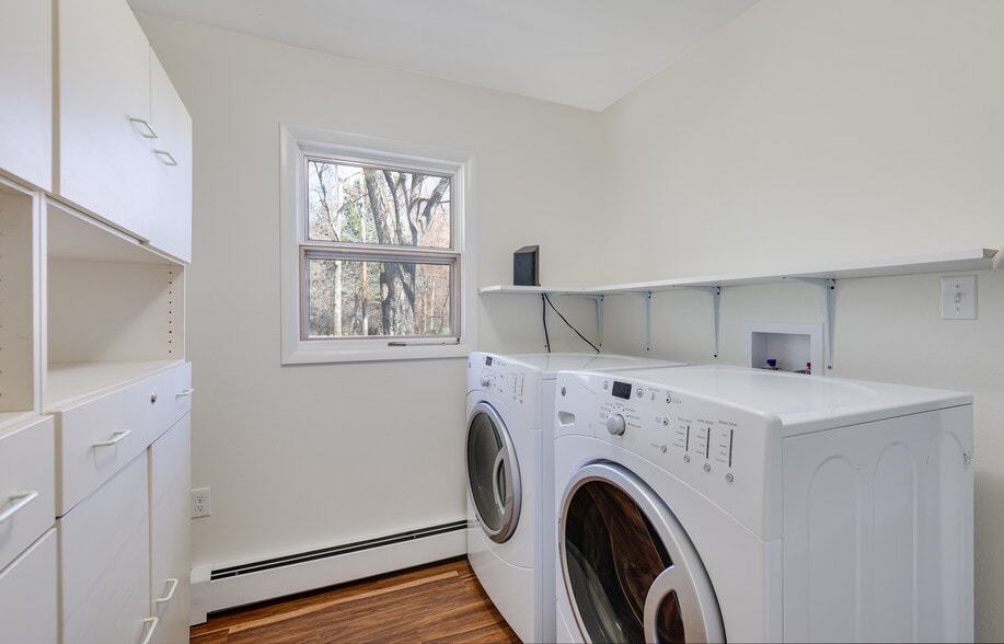 Building Photo - 565 Jack Pine Ct