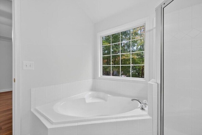 Building Photo - 2467 Bittersweet Cir