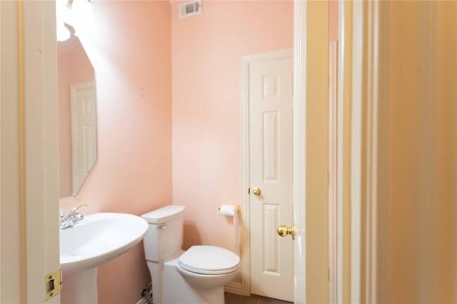 Building Photo - 136 Merideth Dr