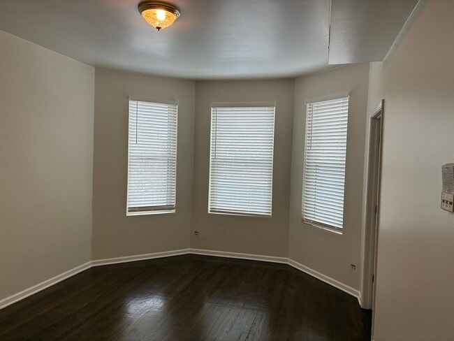 Building Photo - 1235 S Kolin Ave