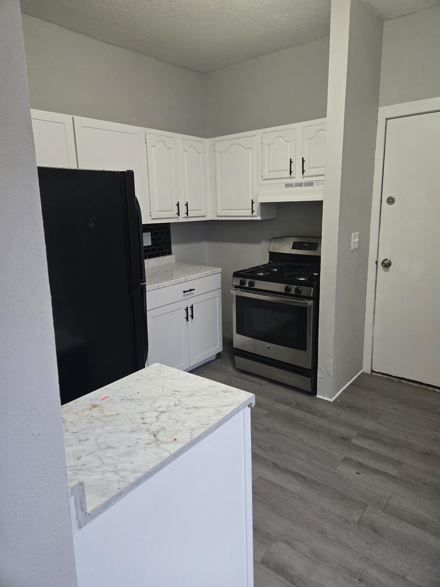 Building Photo - 2358 Putnam St