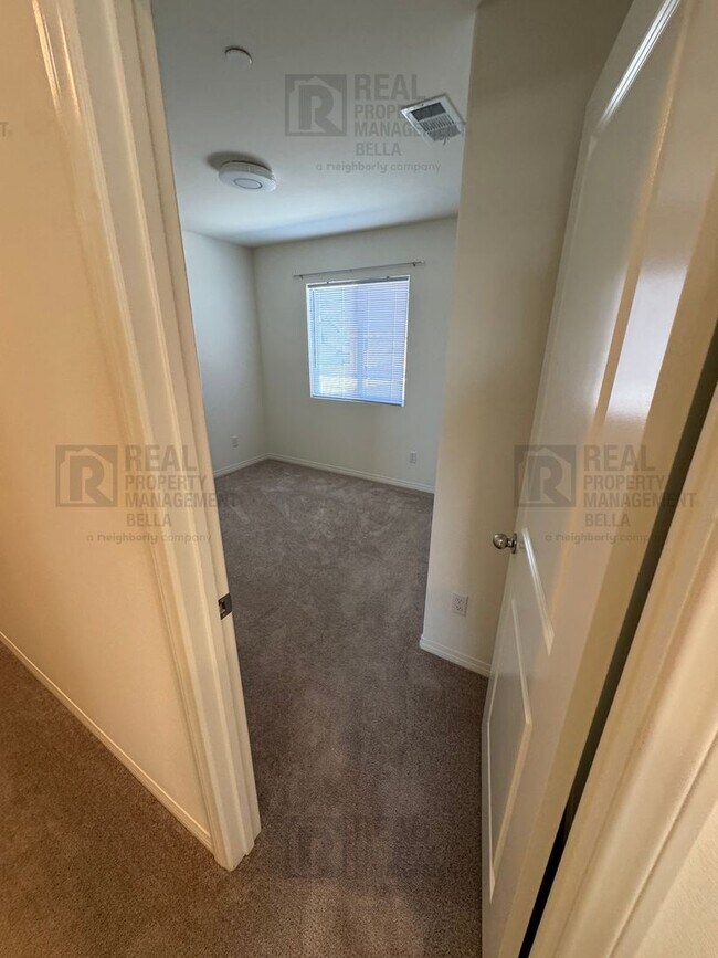 Building Photo - Spacious Corner Lot Home in Desirable Winchester Community – 4 bed + Large Backyard+ Solar!