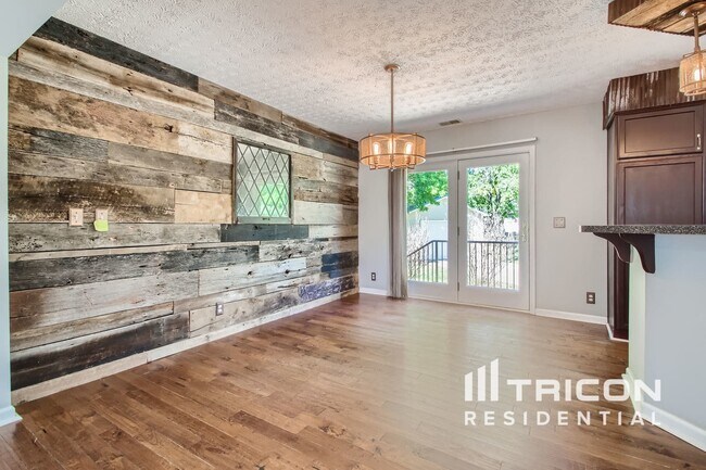 Building Photo - 325 Forrest Dr