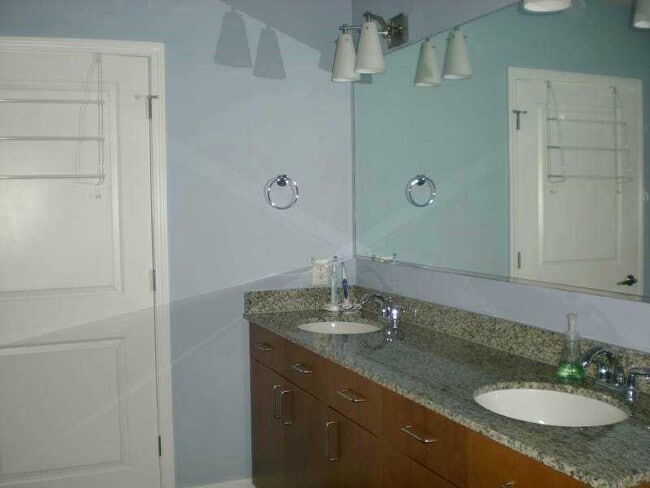 Building Photo - 950 W Peachtree St NW